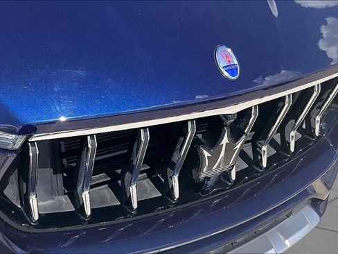 Used 2021 Maserati Levante GranLusso AWD/4WD image 28