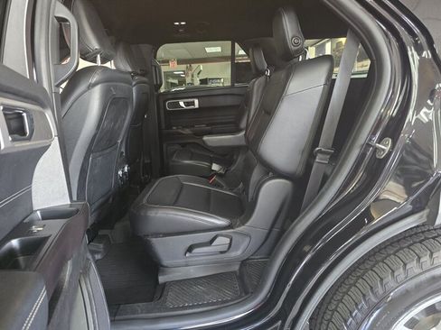 Used 2020 Ford Explorer XLT w/ Equipment Group 202A AWD/4WD image 12
