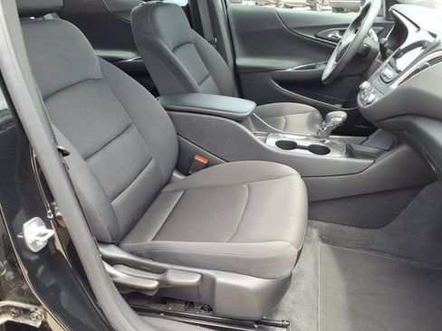Used 2025 Chevrolet Malibu RS FWD image 8