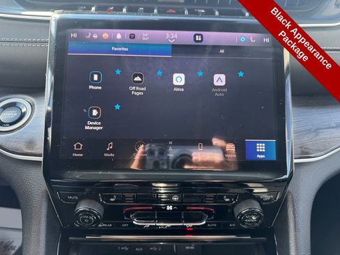 Used 2023 Jeep Grand Cherokee Limited w/ Black Appearance Package image 29