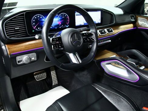 Used 2025 Mercedes-Benz GLS 450 4MATIC image 5