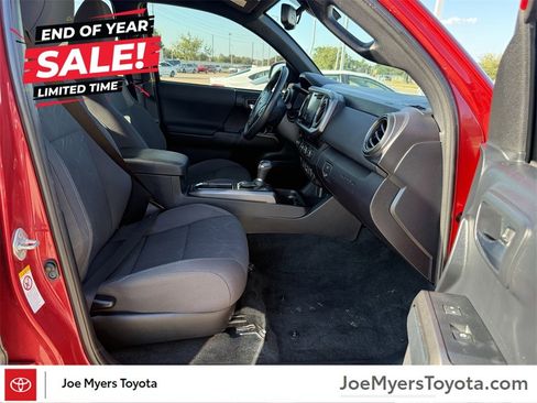 Used 2018 Toyota Tacoma TRD Off-Road image 24