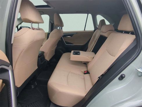 Used 2019 Toyota RAV4 XLE w/ Convenience Package image 14