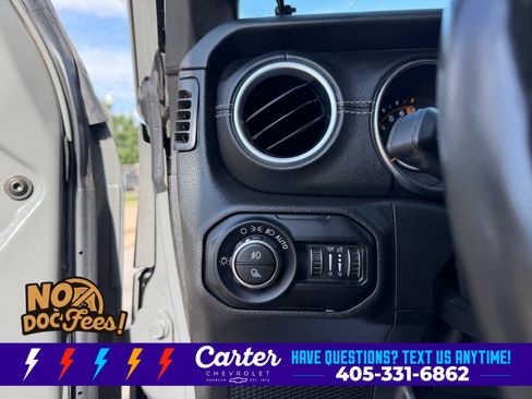 Used 2020 Jeep Gladiator Overland w/ LED Lighting Group AWD/4WD image 26