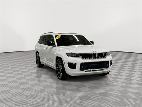 Used 2023 Jeep Grand Cherokee L Overland w/ Luxury Tech Group IV image 2