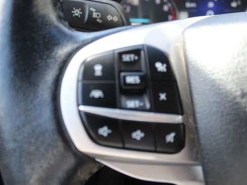 Used 2021 Ford Explorer XLT w/ Equipment Group 202A image 11