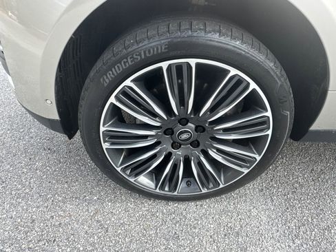 Used 2020 Land Rover Range Rover HSE image 11