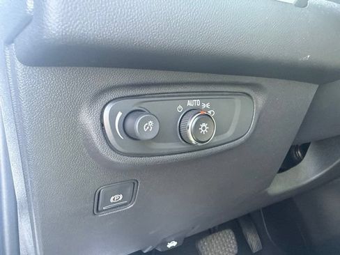 Used 2022 GMC Terrain SLE w/ Driver Convenience Package AWD/4WD image 11
