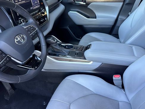 Used 2020 Toyota Highlander Platinum FWD image 10