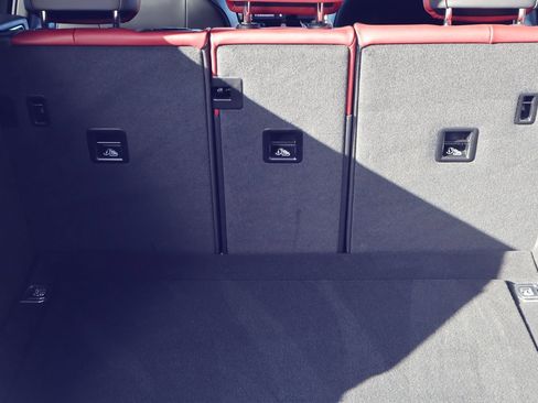 Certified 2025 Porsche Macan image 23