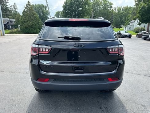 Used 2018 Jeep Compass Latitude AWD/4WD image 4