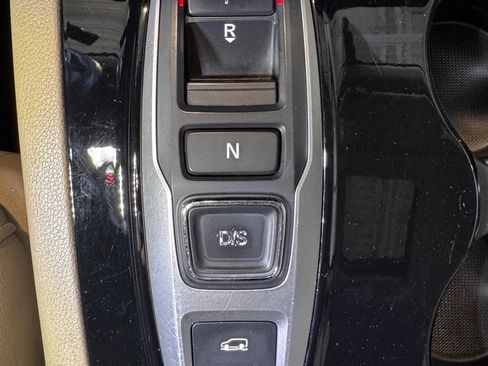 Used 2017 Honda Pilot Touring image 36