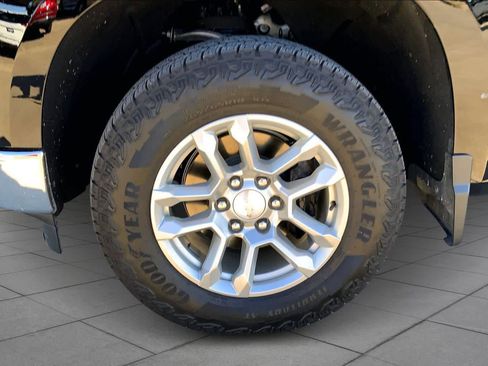 Used 2024 Chevrolet Silverado 1500 LT w/ Z71 Off-Road Package image 10