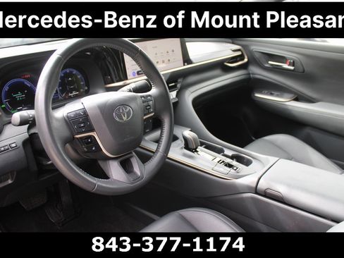 Used 2023 Toyota Crown Limited image 20