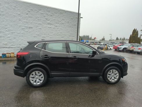 Used 2018 Nissan Rogue Sport S image 6