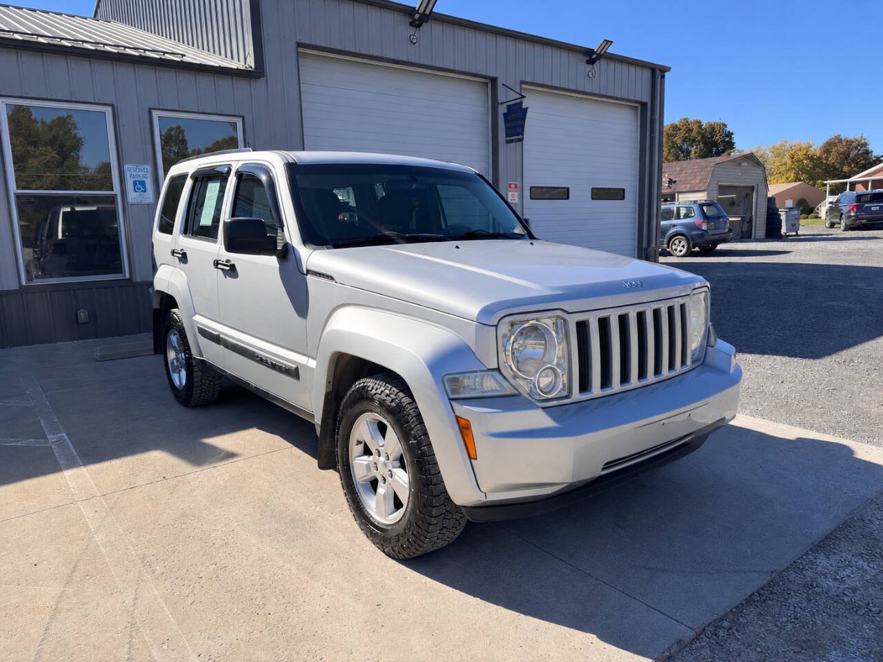 Used 2011 Jeep Liberty Sport AWD/4WD image 2