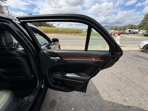 Used 2013 Chrysler 300 image 24