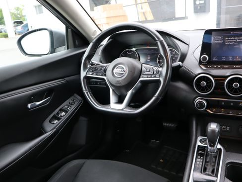 Used 2022 Nissan Sentra SV FWD image 12