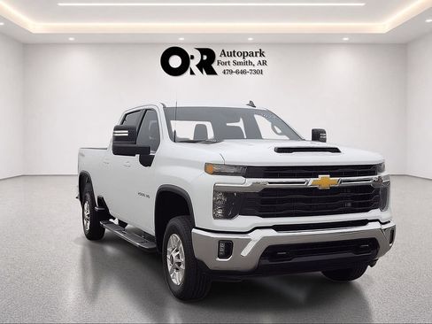 Used 2025 Chevrolet Silverado 2500 LT w/ Convenience Package AWD/4WD image 1