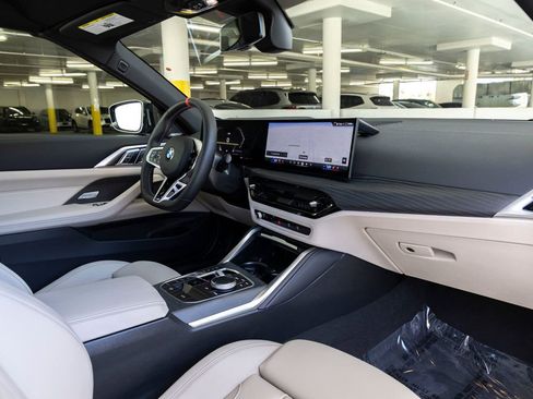 Used 2025 BMW M440i Convertible w/ Premium Package RWD image 27