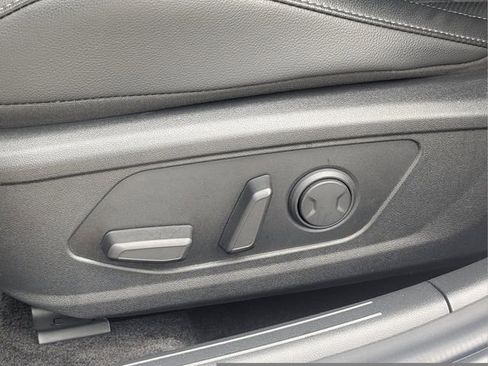 Used 2024 Hyundai Elantra Limited FWD image 18