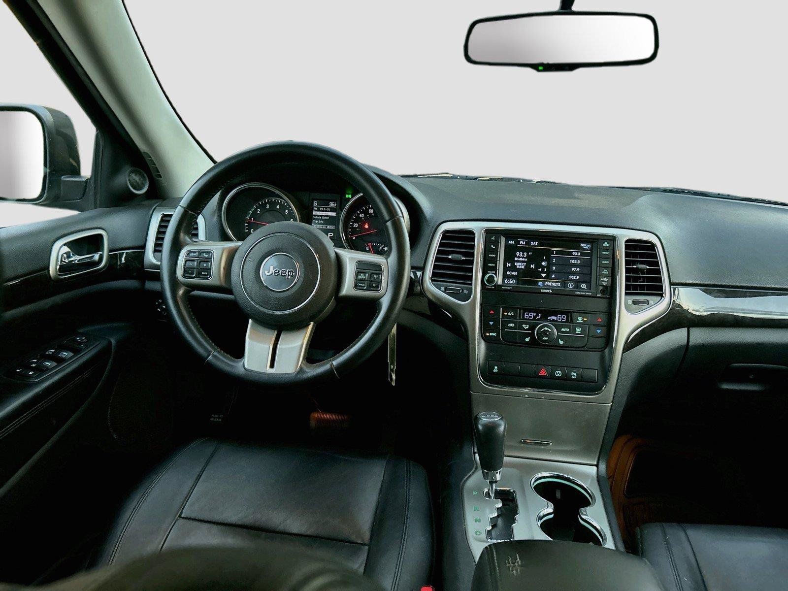Used 2013 Jeep Grand Cherokee Laredo AWD/4WD image 18