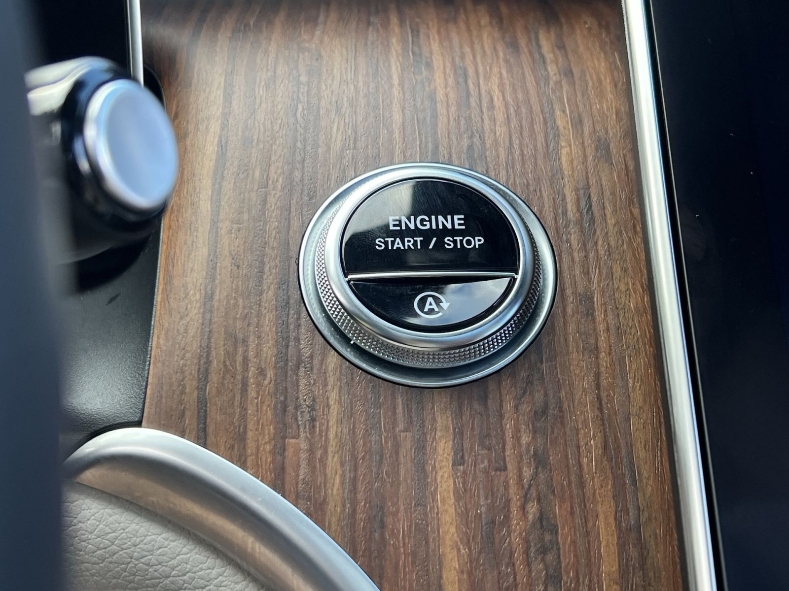 Used 2024 Mercedes-Benz GLC 300 4MATIC image 38