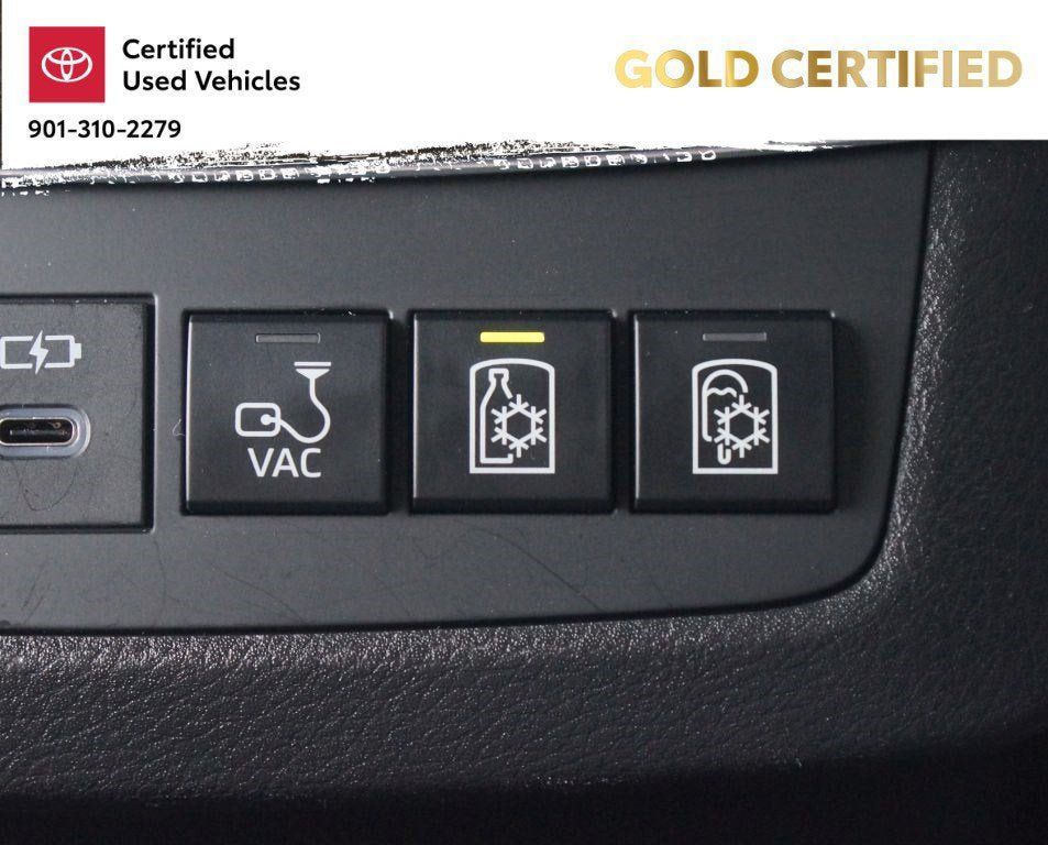 Used 2025 Toyota Sienna Platinum AWD/4WD image 16