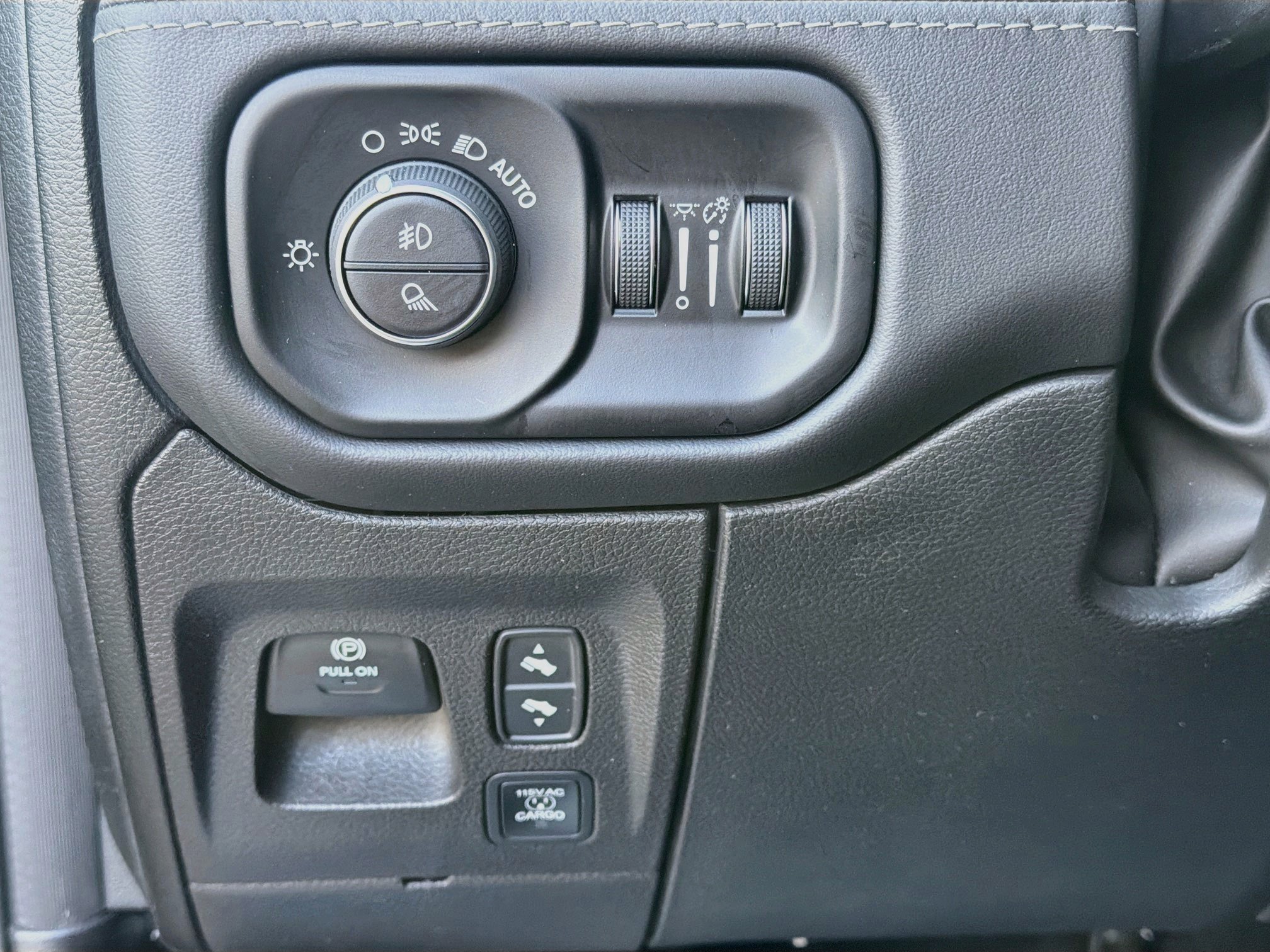 Used 2025 RAM 1500 Limited AWD/4WD image 34