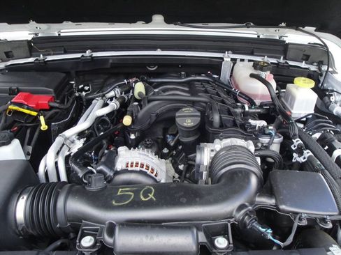 Used 2022 Jeep Gladiator Sport image 2