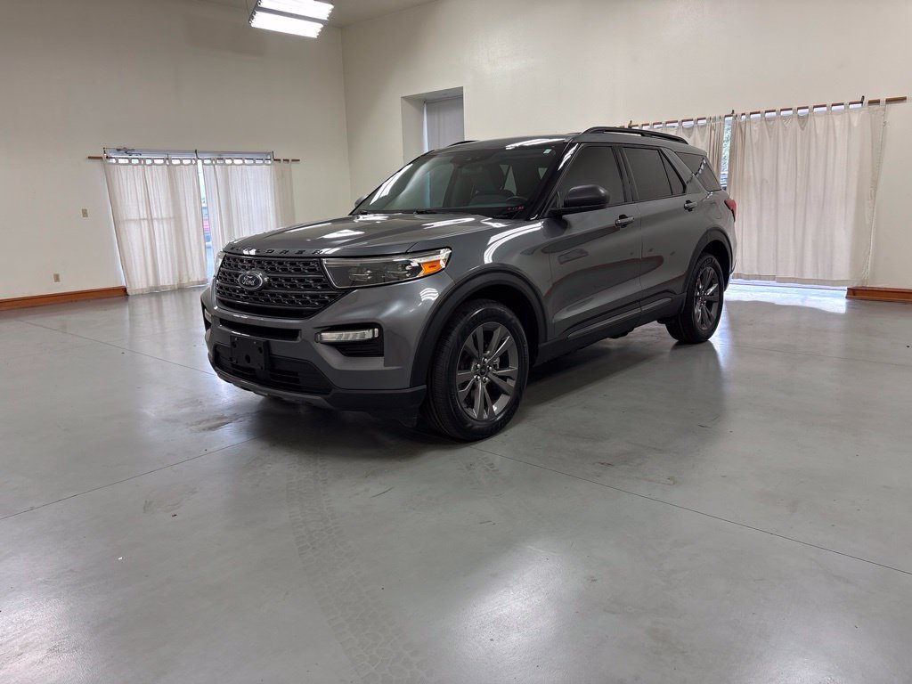 Used 2021 Ford Explorer XLT w/ Equipment Group 202A AWD/4WD image 4