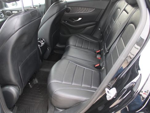 Used 2018 Mercedes-Benz GLC 300 4MATIC image 10