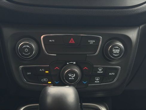 Used 2019 Jeep Compass Latitude image 21