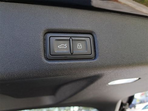 Certified 2025 Audi Q5 Premium Plus w/ Premium Plus image 32