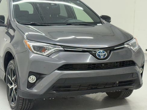 Used 2017 Toyota RAV4 SE image 9