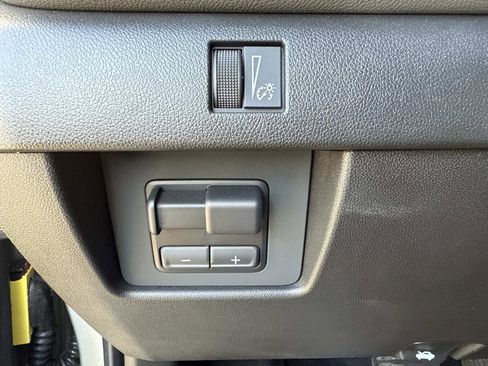 Used 2025 Chevrolet Colorado ZR2 w/ Midnight Edition image 30