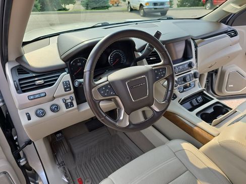 Certified 2019 GMC Yukon XL Denali w/ Denali Ultimate Package AWD/4WD image 17