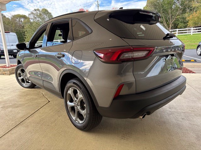 Used 2025 Ford Escape ST-Line Select AWD/4WD image 8