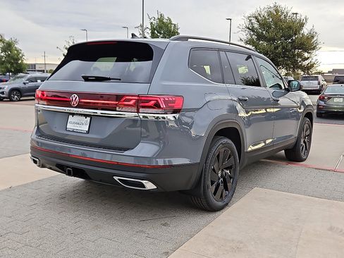 New 2026 Volkswagen Atlas SE image 3
