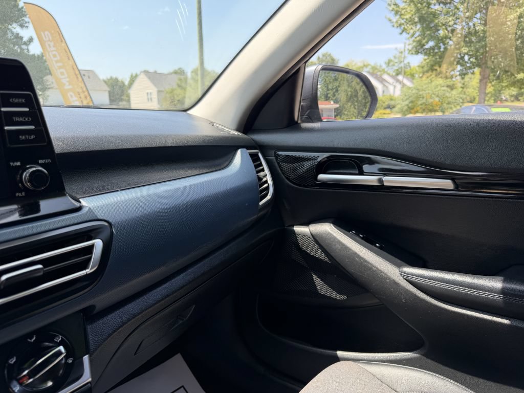 Used 2021 Kia Seltos S AWD/4WD image 18