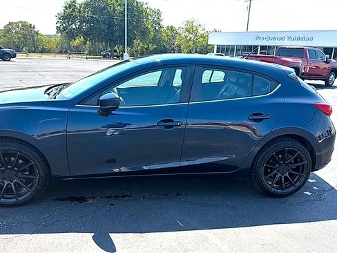 Used 2018 MAZDA MAZDA3 Touring FWD image 4