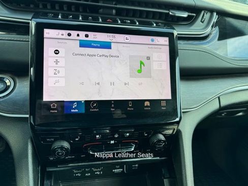 Used 2023 Jeep Grand Cherokee Overland w/ Luxury Tech Group IV AWD/4WD image 19