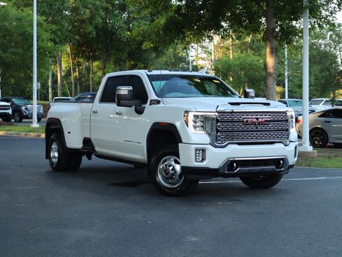 Used 2022 GMC Sierra 3500 Denali AWD/4WD image 2