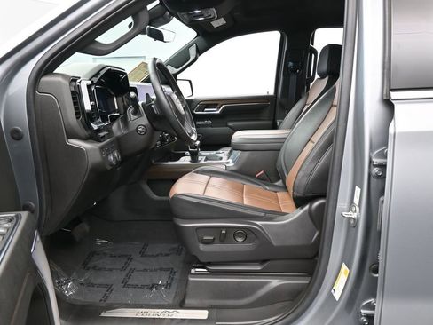 Used 2024 Chevrolet Silverado 1500 High Country w/ Technology Package AWD/4WD image 11