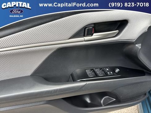 Used 2025 Toyota Camry SE FWD image 20