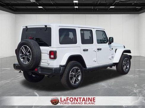 Used 2023 Jeep Wrangler Unlimited Sahara w/ Cold Weather Group AWD/4WD image 5