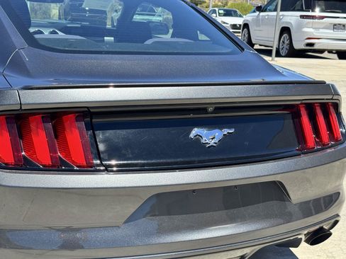 Used 2017 Ford Mustang Coupe RWD image 10