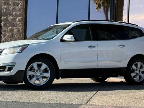 Used 2017 Chevrolet Traverse LT w/ Style and Technology Package AWD/4WD image 3