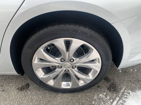 Used 2017 Chevrolet Malibu Premier w/ Driver Confidence Package image 10