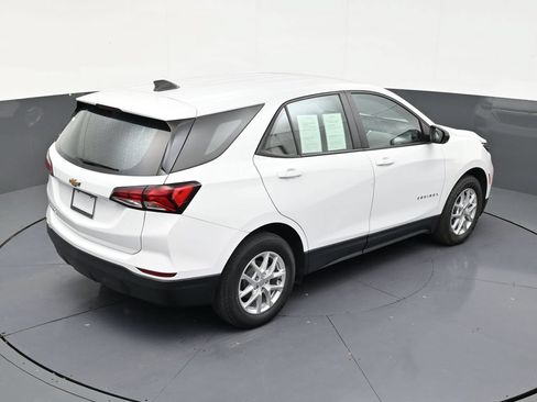 Used 2022 Chevrolet Equinox LS FWD image 17
